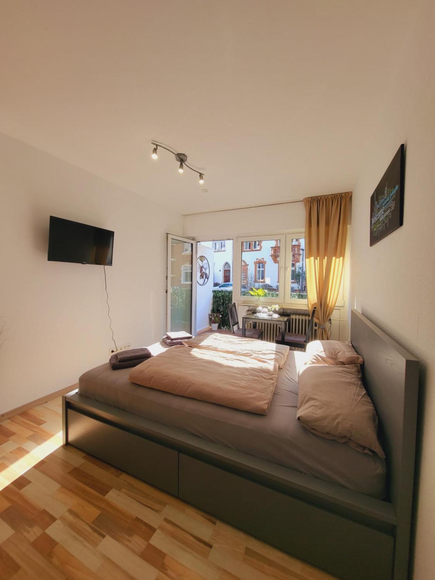 Zentrales Apartment Mit Balkon Und Parkplatz Trier Luaran gambar